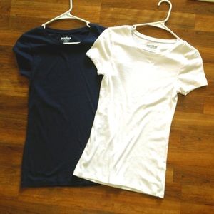 2 old navy crew neck perfect tees